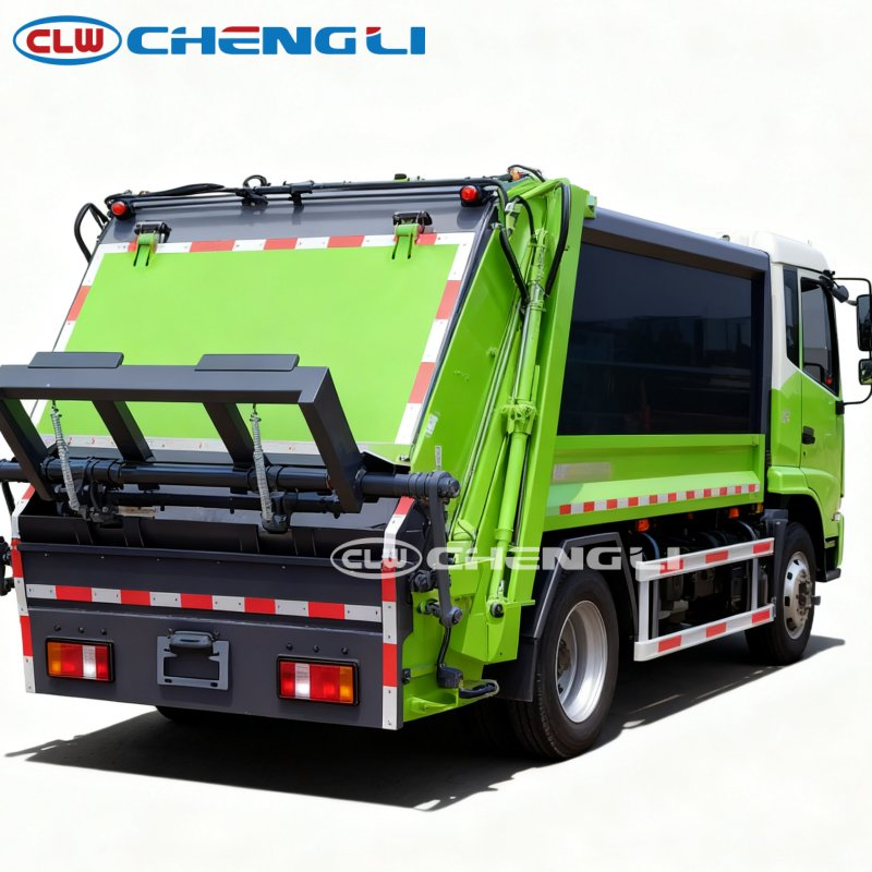 Benne à ordures ménagères Sinotruk 4×2 · 5 500 L