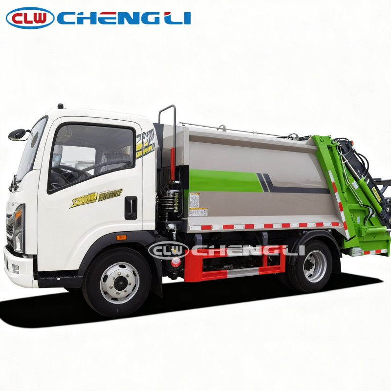 Prix Bas 4X2 Camion à ordures Sinotruk HOWO 4.5ton Camion de collecte des déchets 5.5cbm Camion compacteur à ordures pour la collecte des déchets municipaux pictures & photos