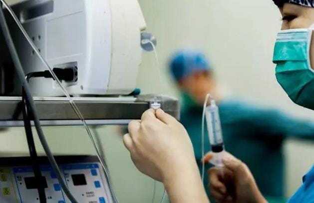 囊胚移植后是直接着床吗？还是会游离一段时间？